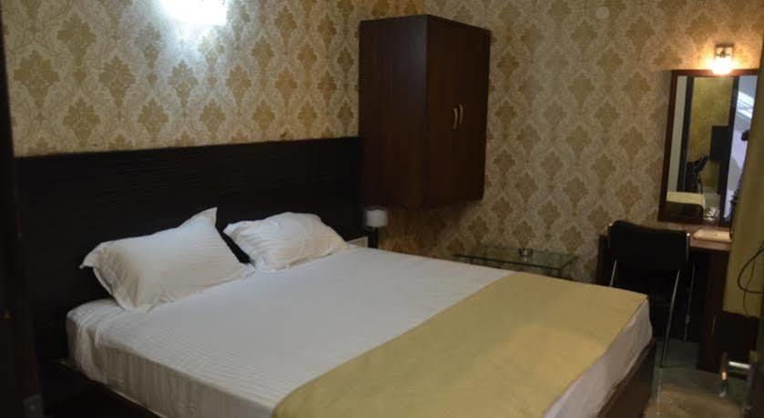 Hotel Park Plaza Βαρανάσι Εξωτερικό φωτογραφία